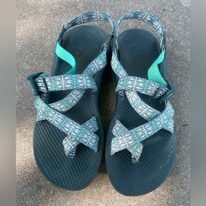 Chacos Womens Green & White size 9